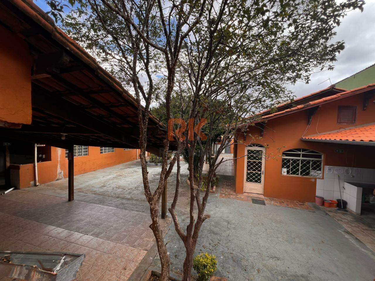Casa comercial à venda no Braúnas: 