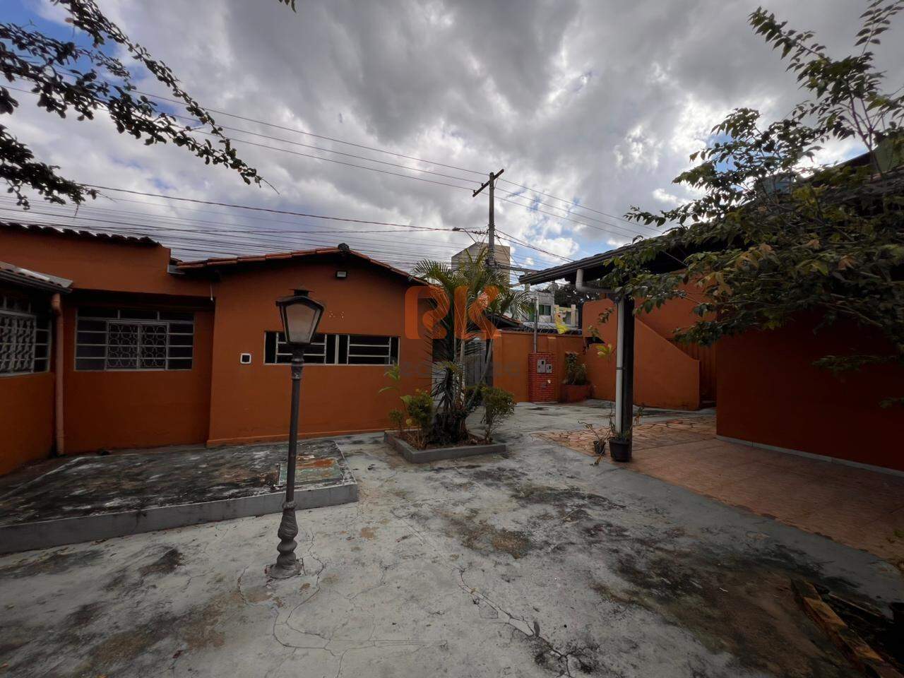Casa comercial à venda no Braúnas: 