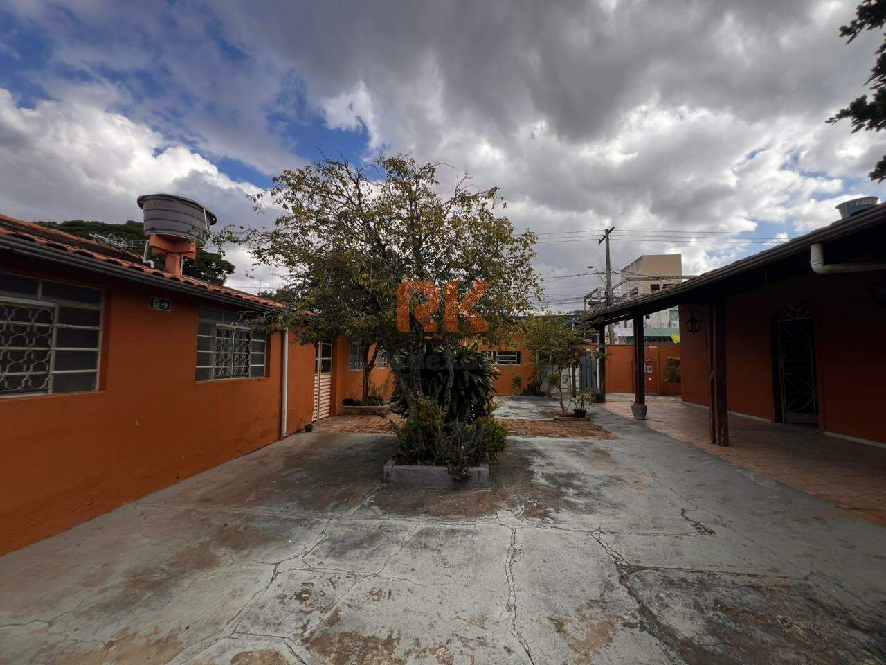 Casa comercial à venda no Braúnas: 