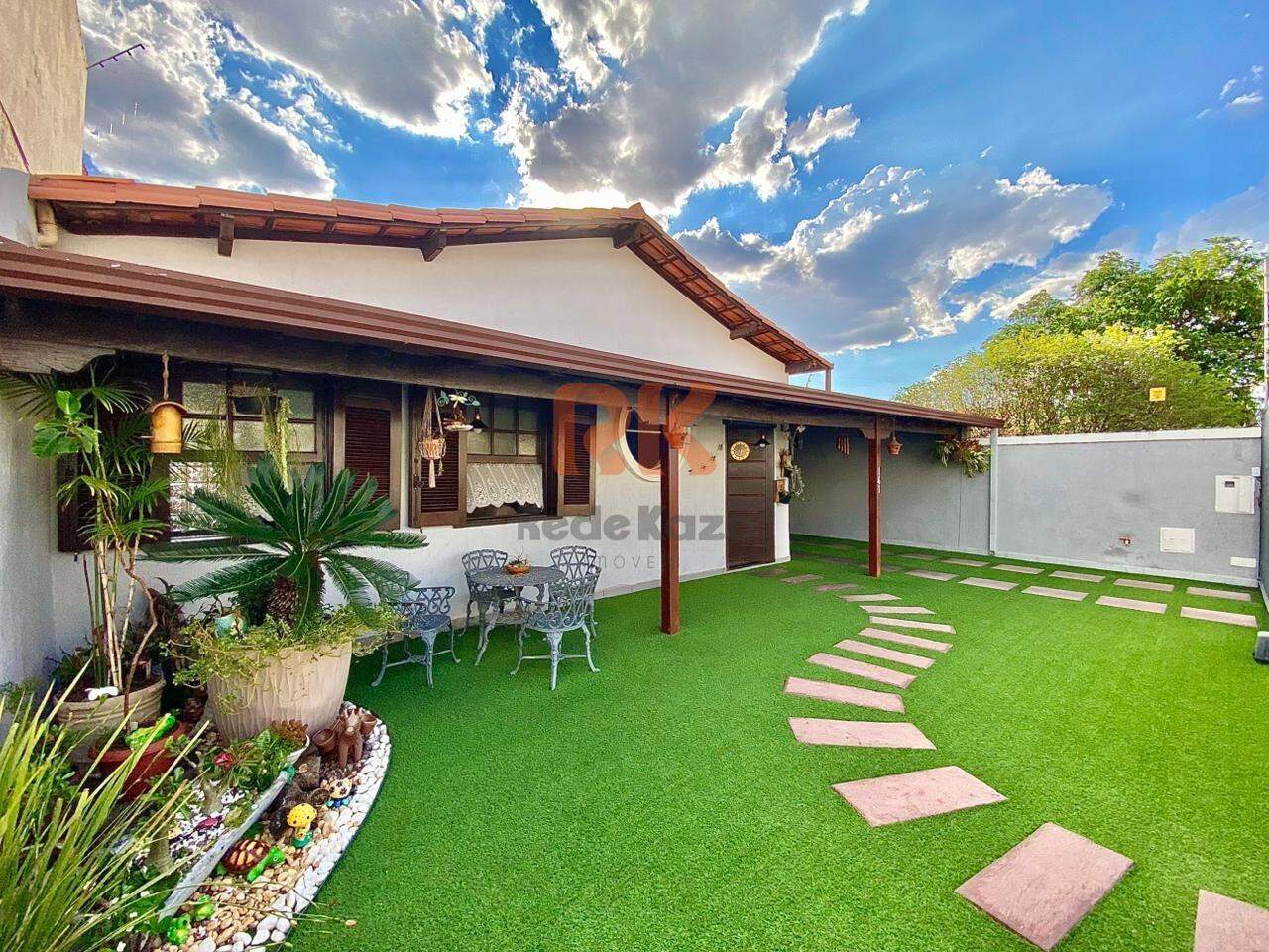 Casa à venda no Itapoã: 