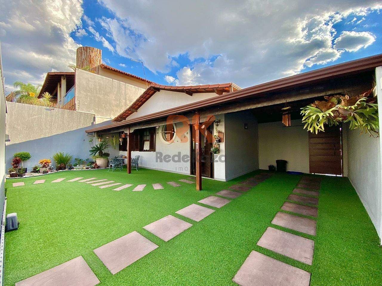 Casa à venda no Itapoã: 