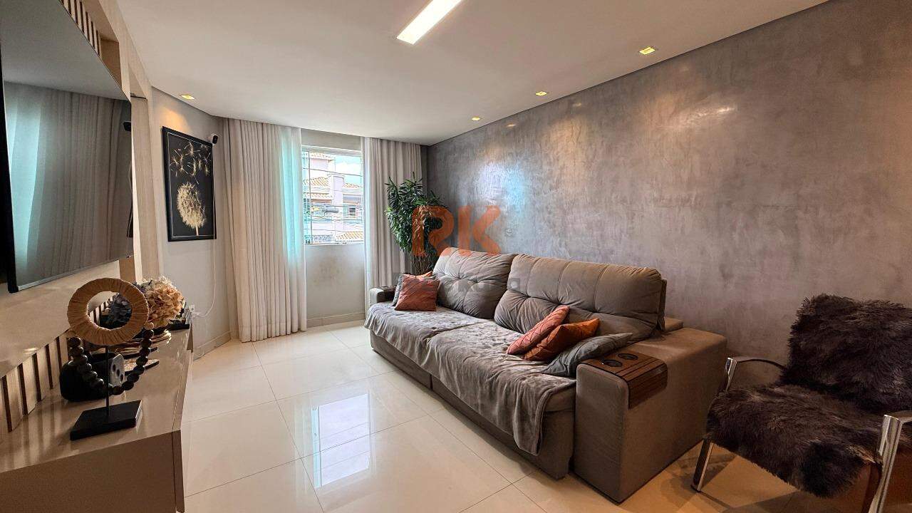 Casa geminada à venda no Serrano: 