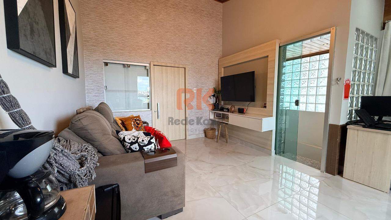 Casa geminada à venda no Serrano: 
