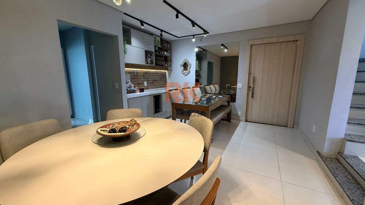 Casa geminada à venda no Serrano: 