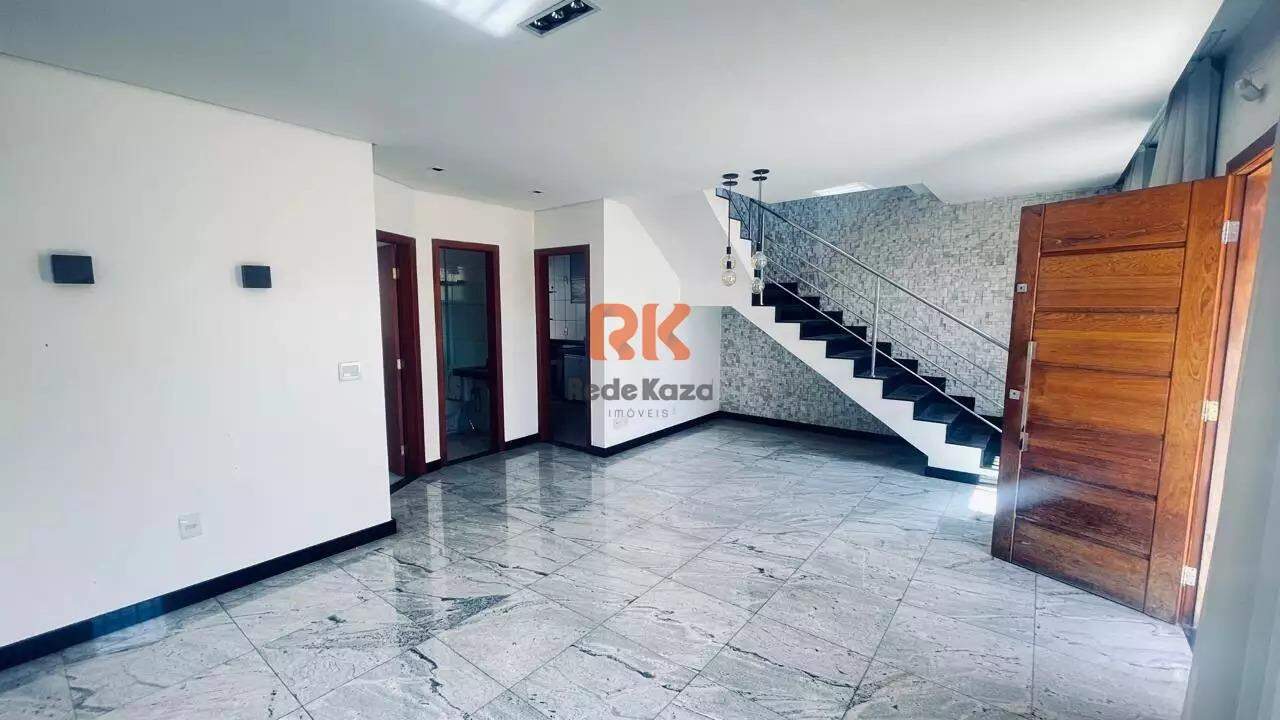 Casa geminada coletiva à venda no Cabral: 