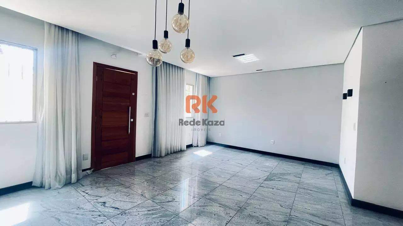 Casa geminada coletiva à venda no Cabral: 