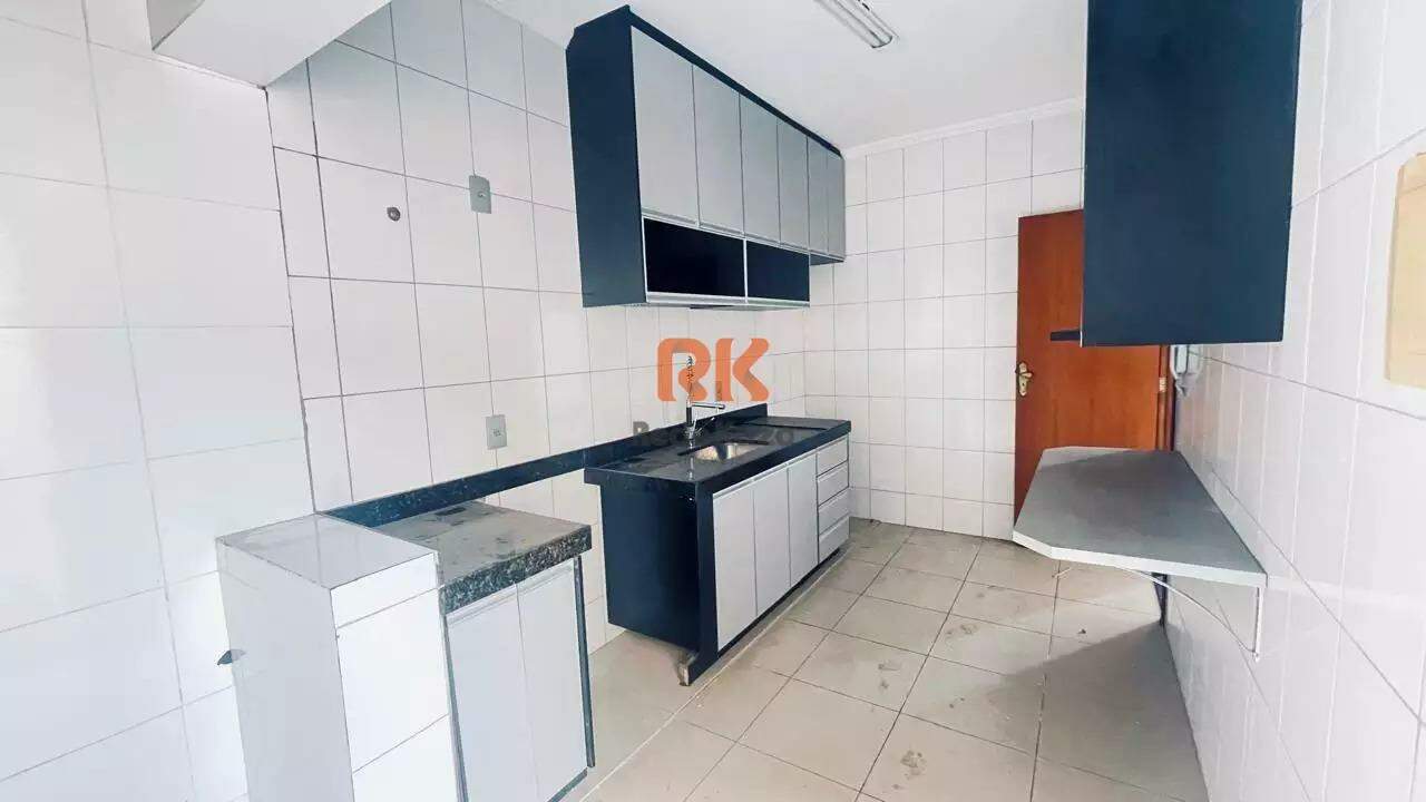 Casa geminada coletiva à venda no Cabral: 