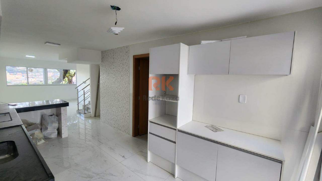 Casa geminada para aluguel no Cabral: 