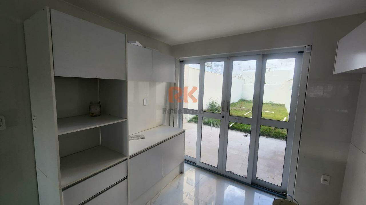 Casa geminada para aluguel no Cabral: 