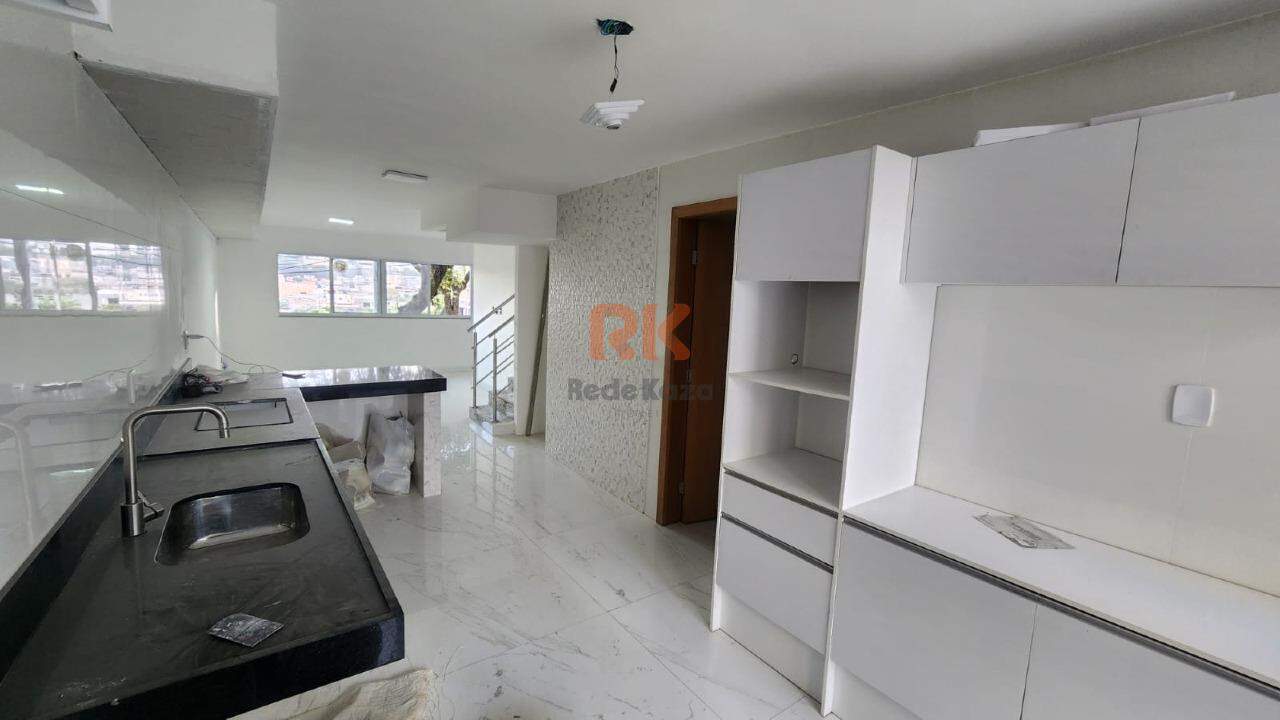 Casa geminada para aluguel no Cabral: 