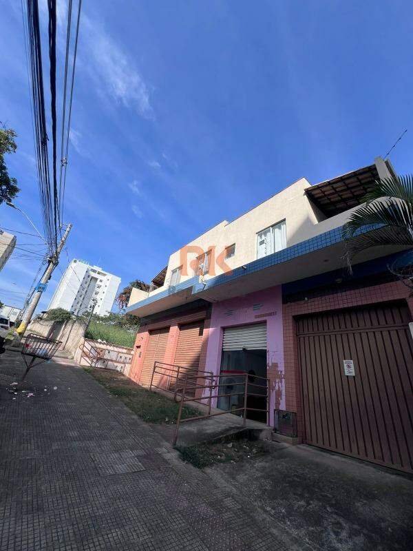 Casa comercial à venda no Manacás: 