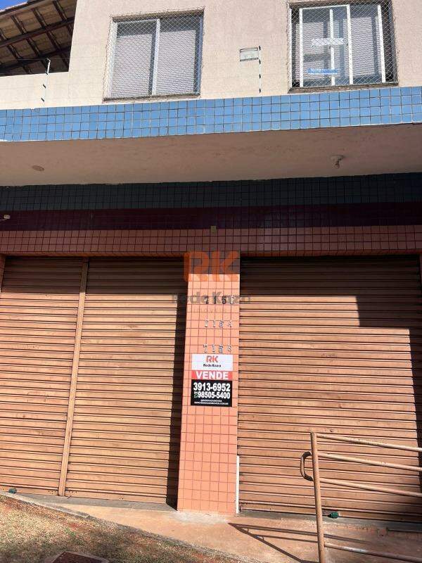 Casa comercial à venda no Manacás: 
