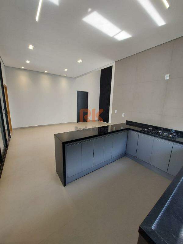 Casa em condomínio à venda no Lundcéia: 