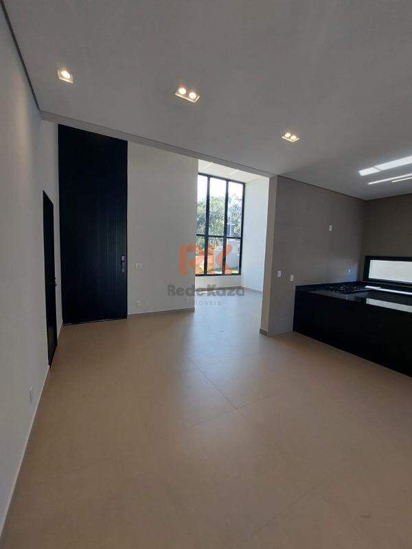 Casa em condomínio à venda no Lundcéia: 