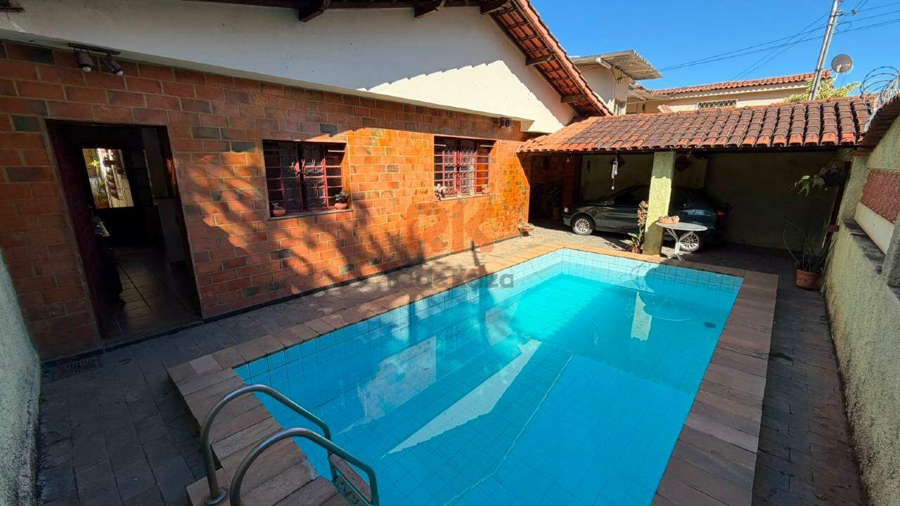 Casa à venda no Alípio de Melo: 