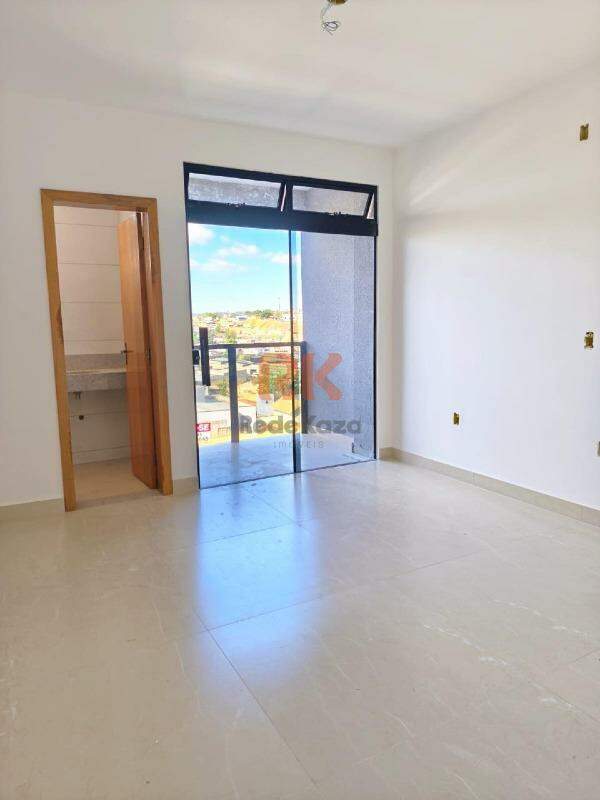 Casa geminada à venda no Cabral: 