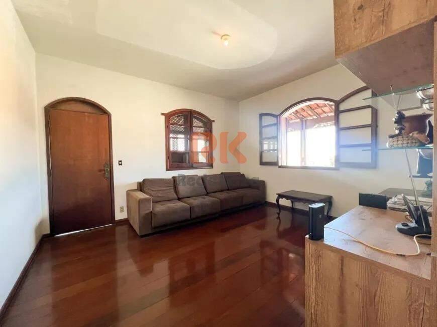 Casa à venda no Serrano: 