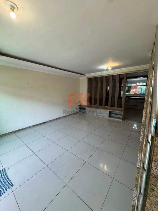 Casa geminada para aluguel no Cabral: 