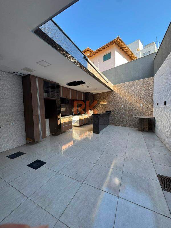 Casa geminada para aluguel no Cabral: 
