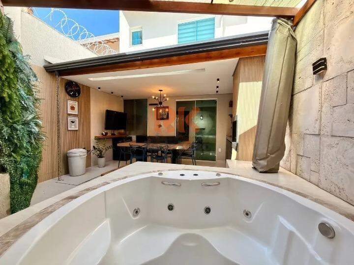 Casa à venda no Santa Mônica: 