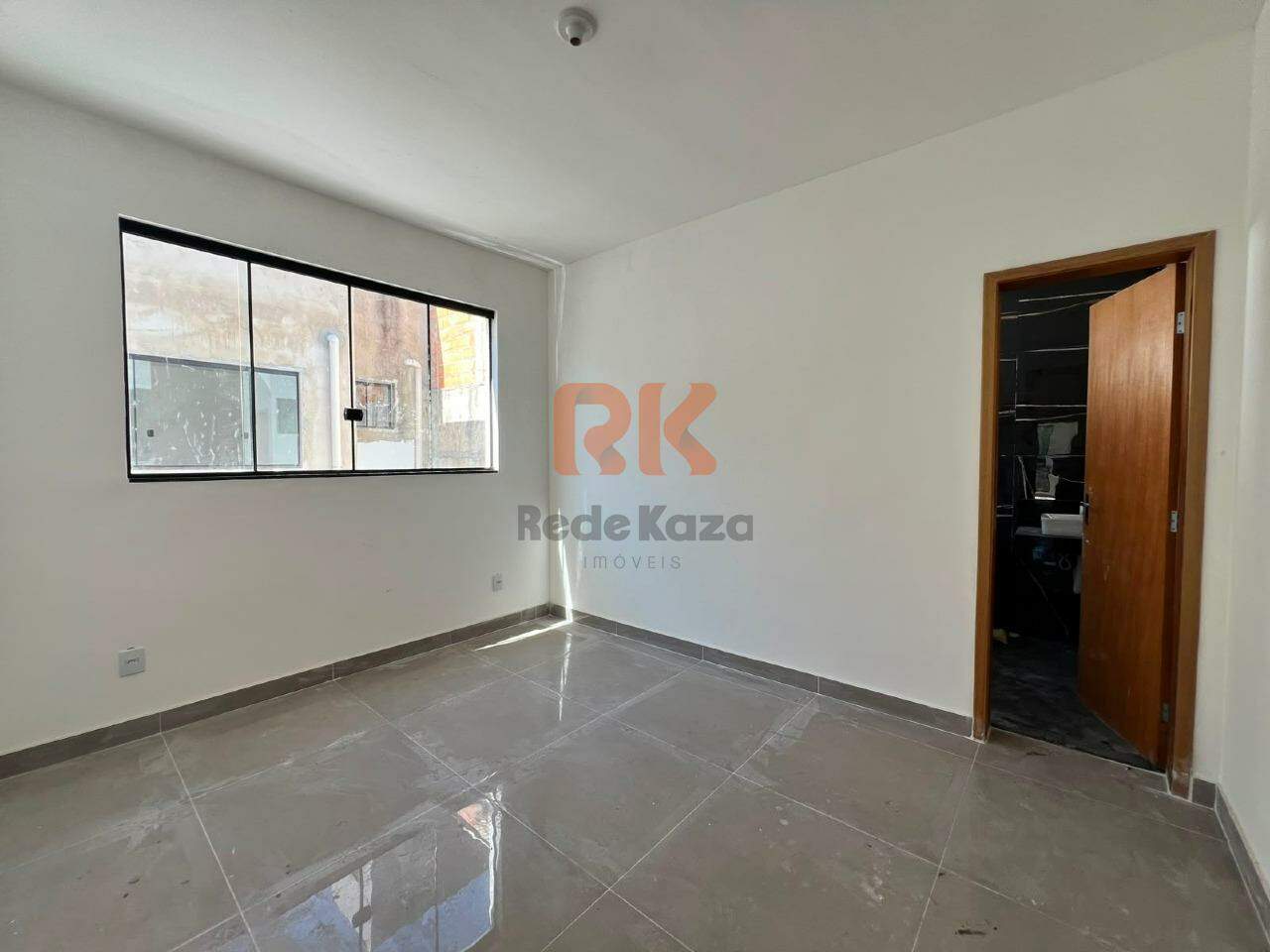 Casa geminada à venda no Xangrilá: 