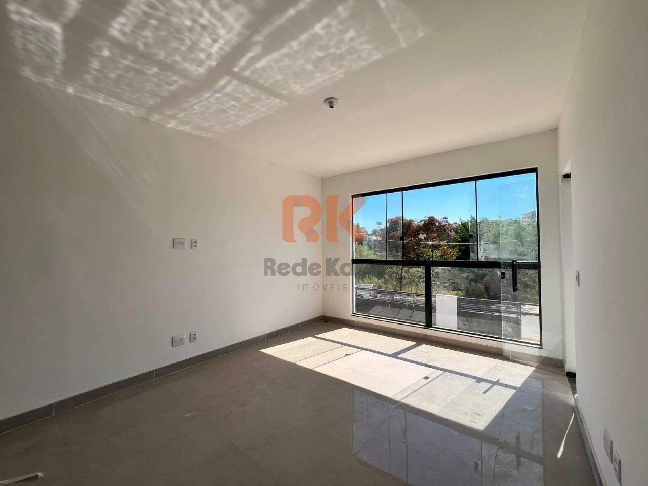 Casa geminada à venda no Xangrilá: 