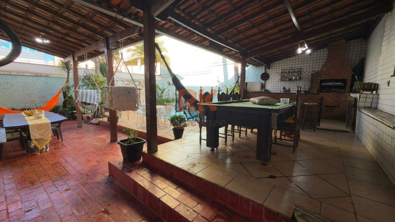 Casa à venda no Serrano: 