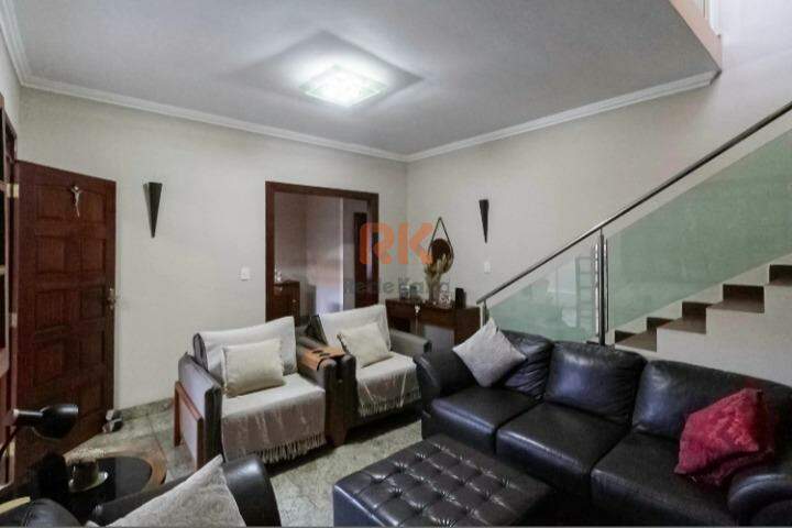 Casa Duplex à venda no Coqueiros: 