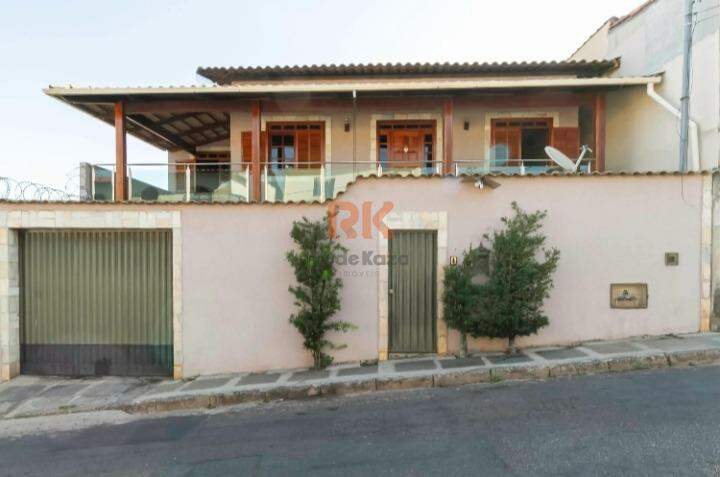 Casa Duplex à venda no Coqueiros: 