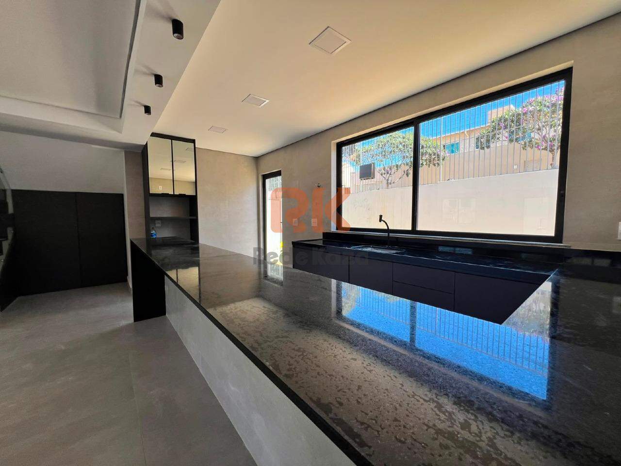 Casa em condomínio à venda no Trevo: 