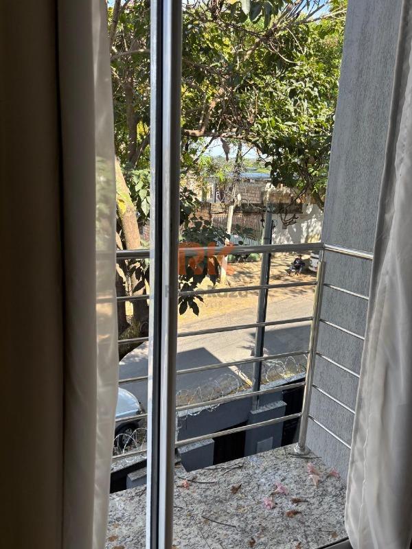 Casa geminada à venda no Cabral: 