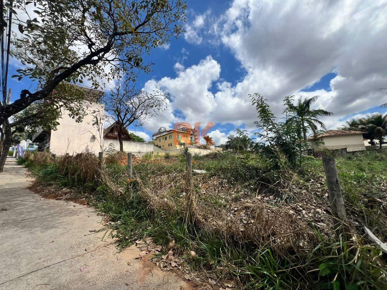 Lote à venda no Cabral: 