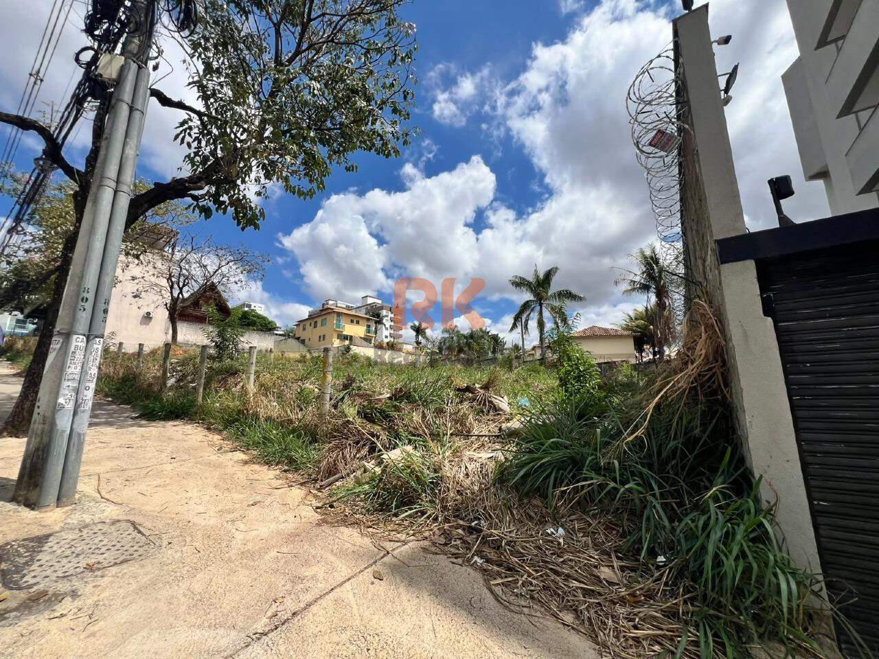 Lote à venda no Cabral: 