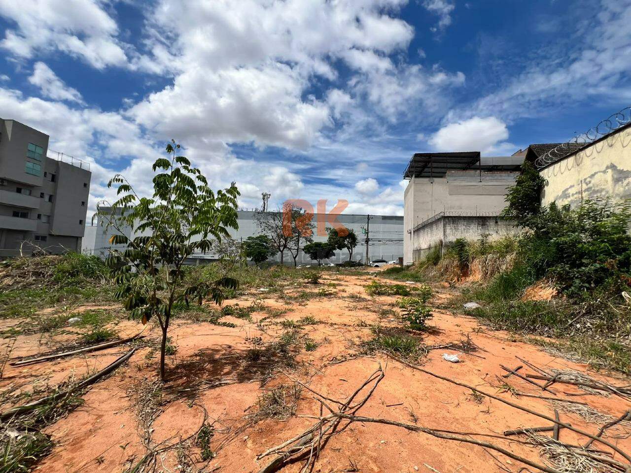 Lote à venda no Cabral: 