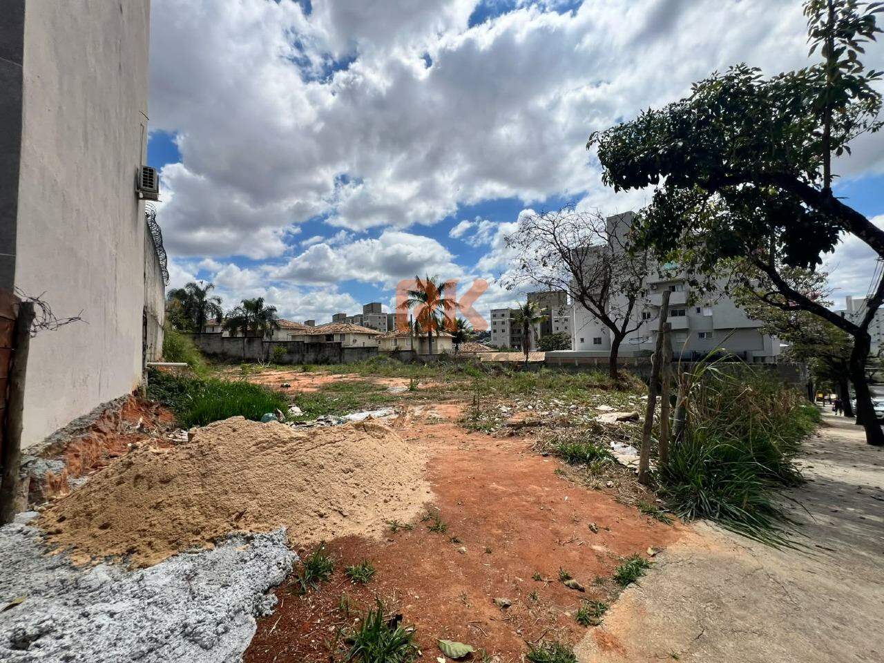 Lote à venda no Cabral: 