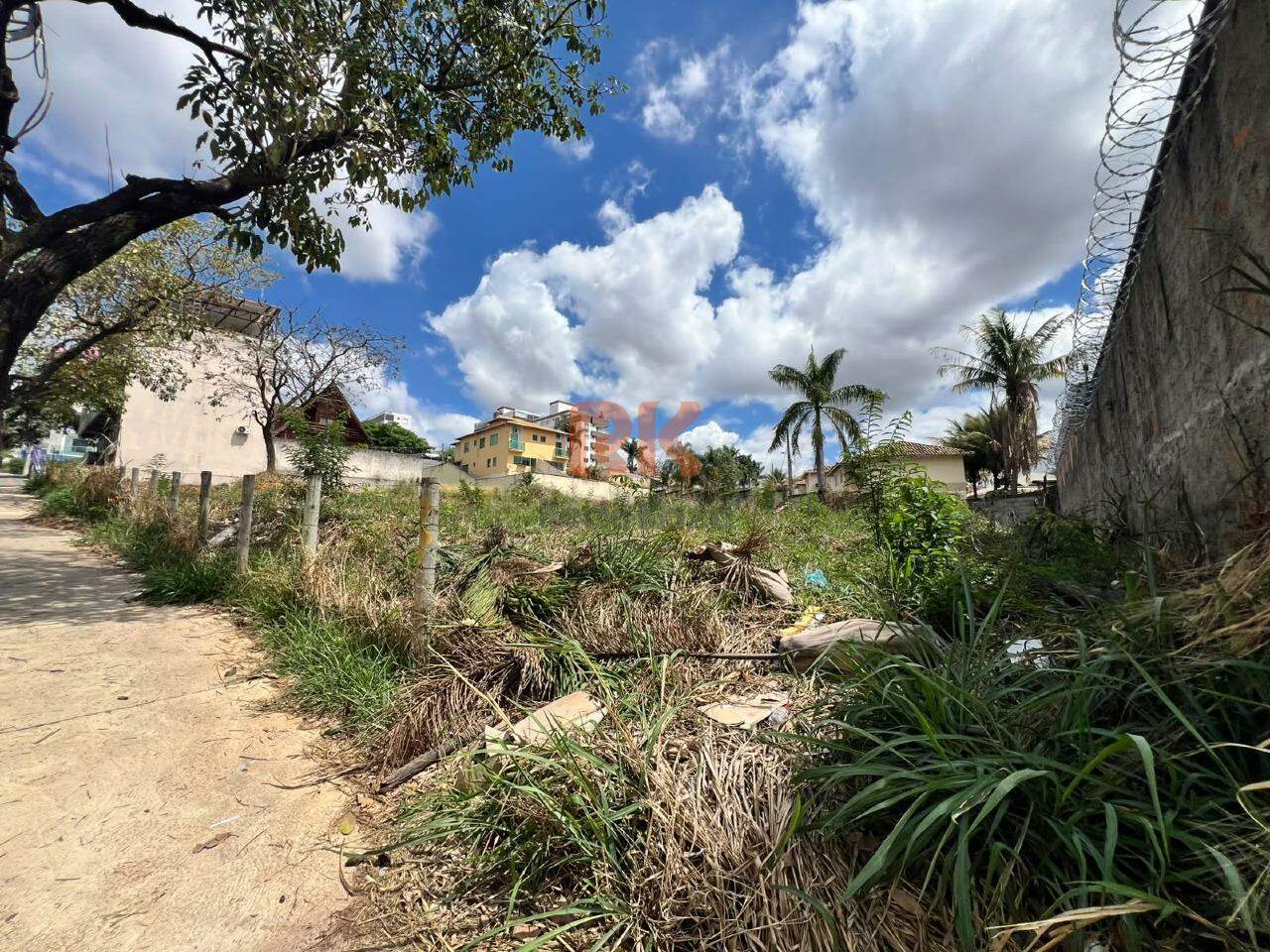 Lote à venda no Cabral: 