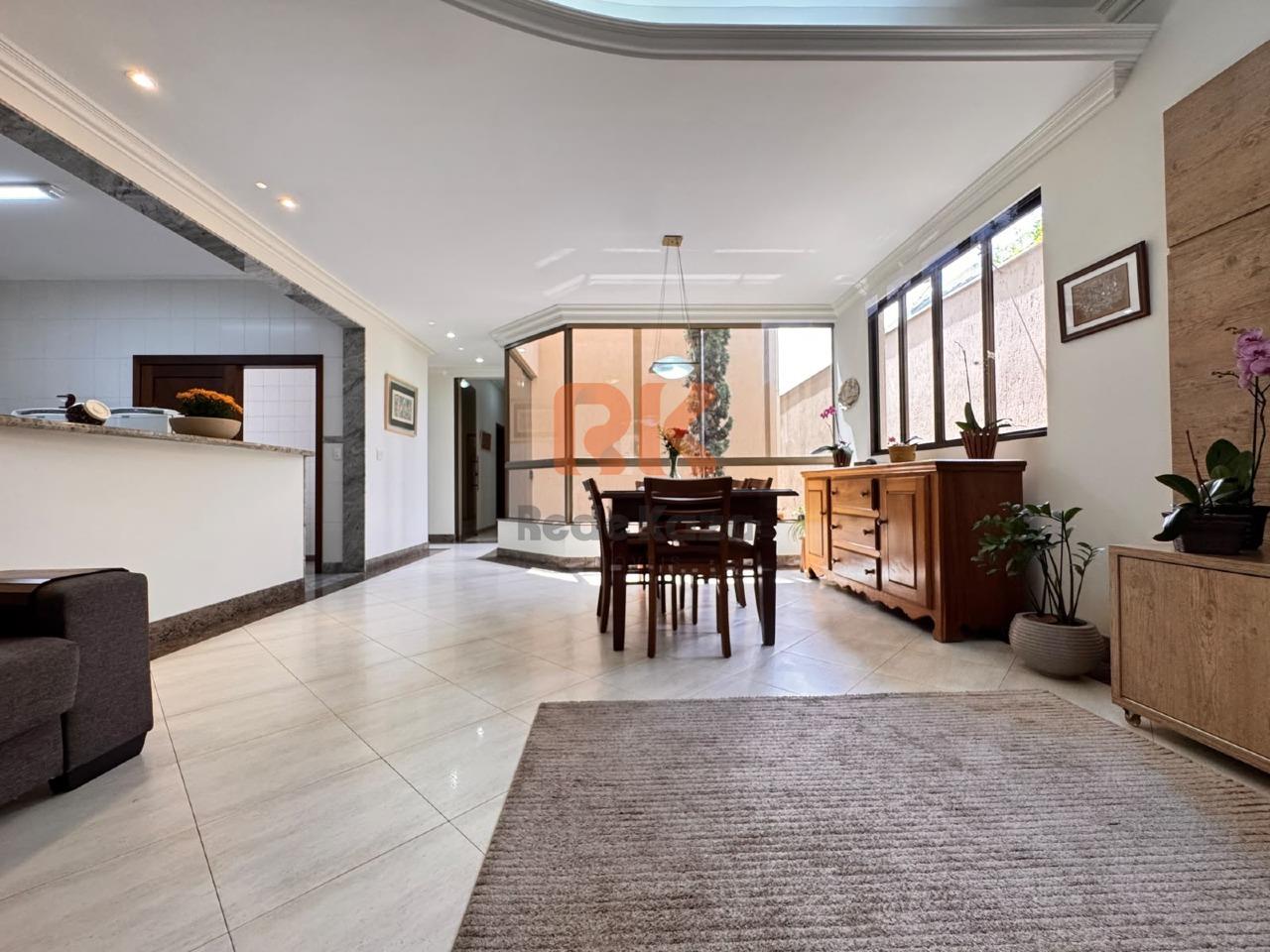 Casa à venda no Itapoã: 