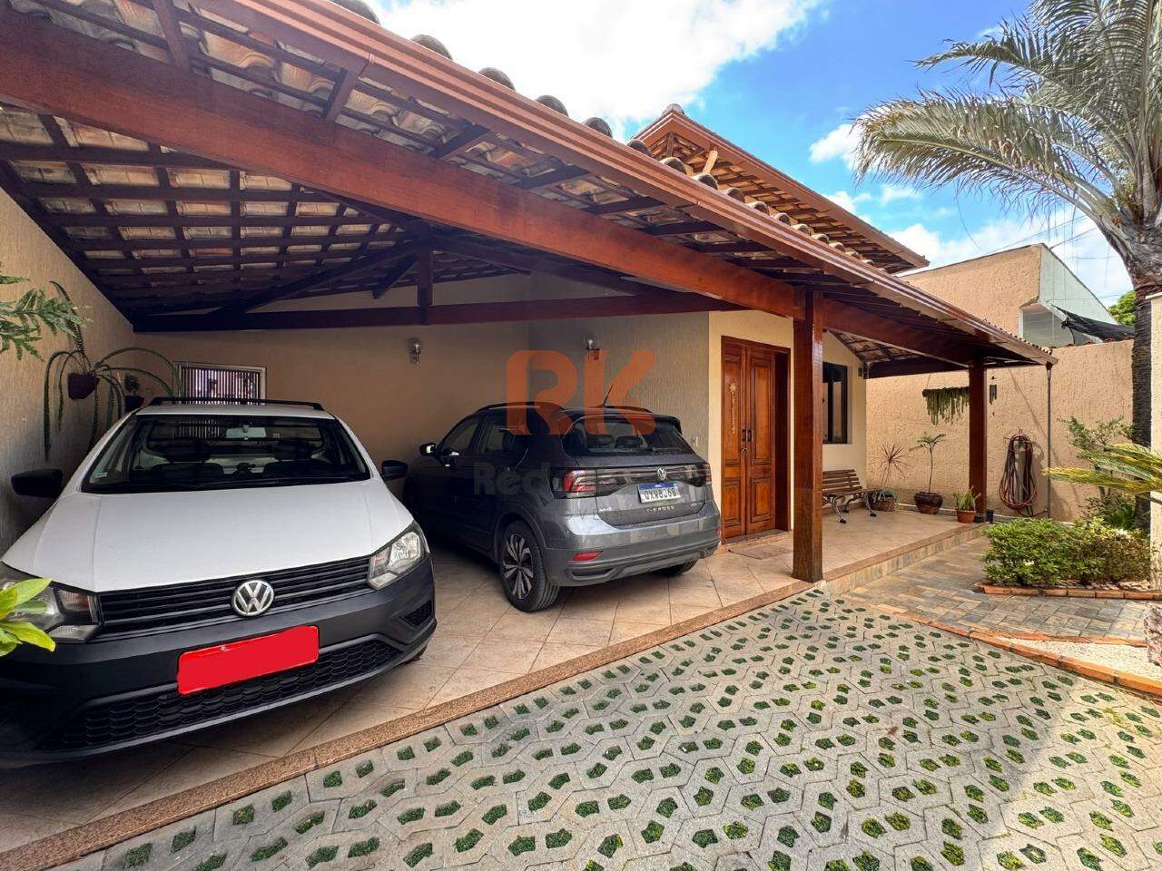 Casa à venda no Itapoã: 