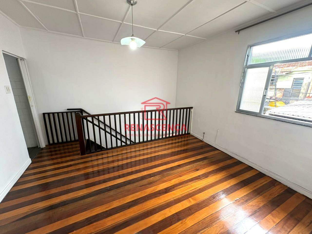 Sobrado para aluguel no Realengo: 