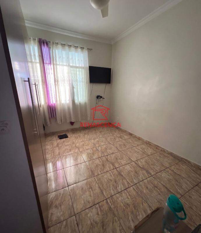 Casa de Vila para aluguel no Quintino Bocaiuva: 