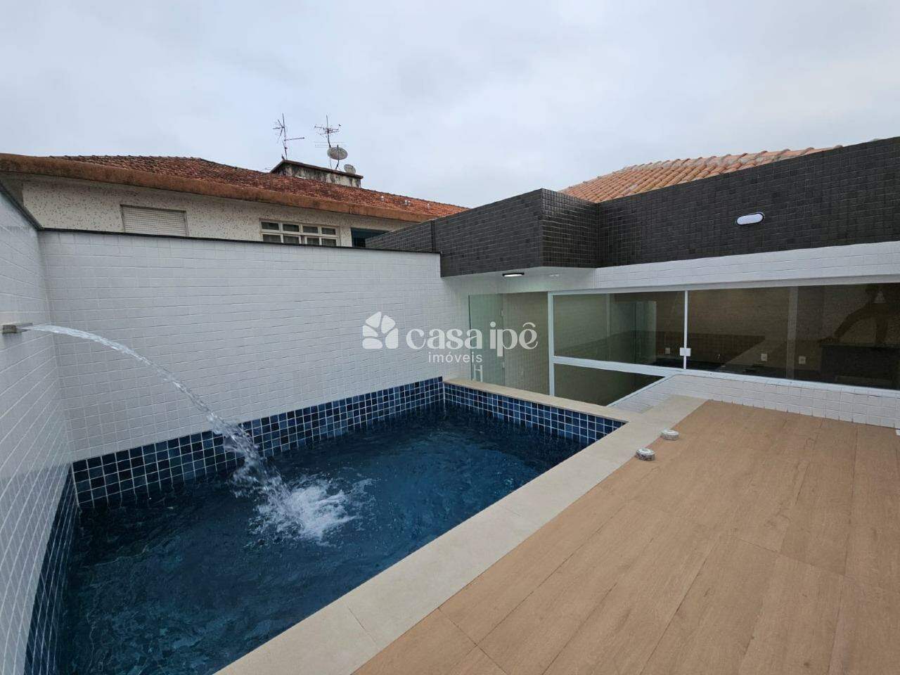 Casa Duplex à venda no Embaré: 