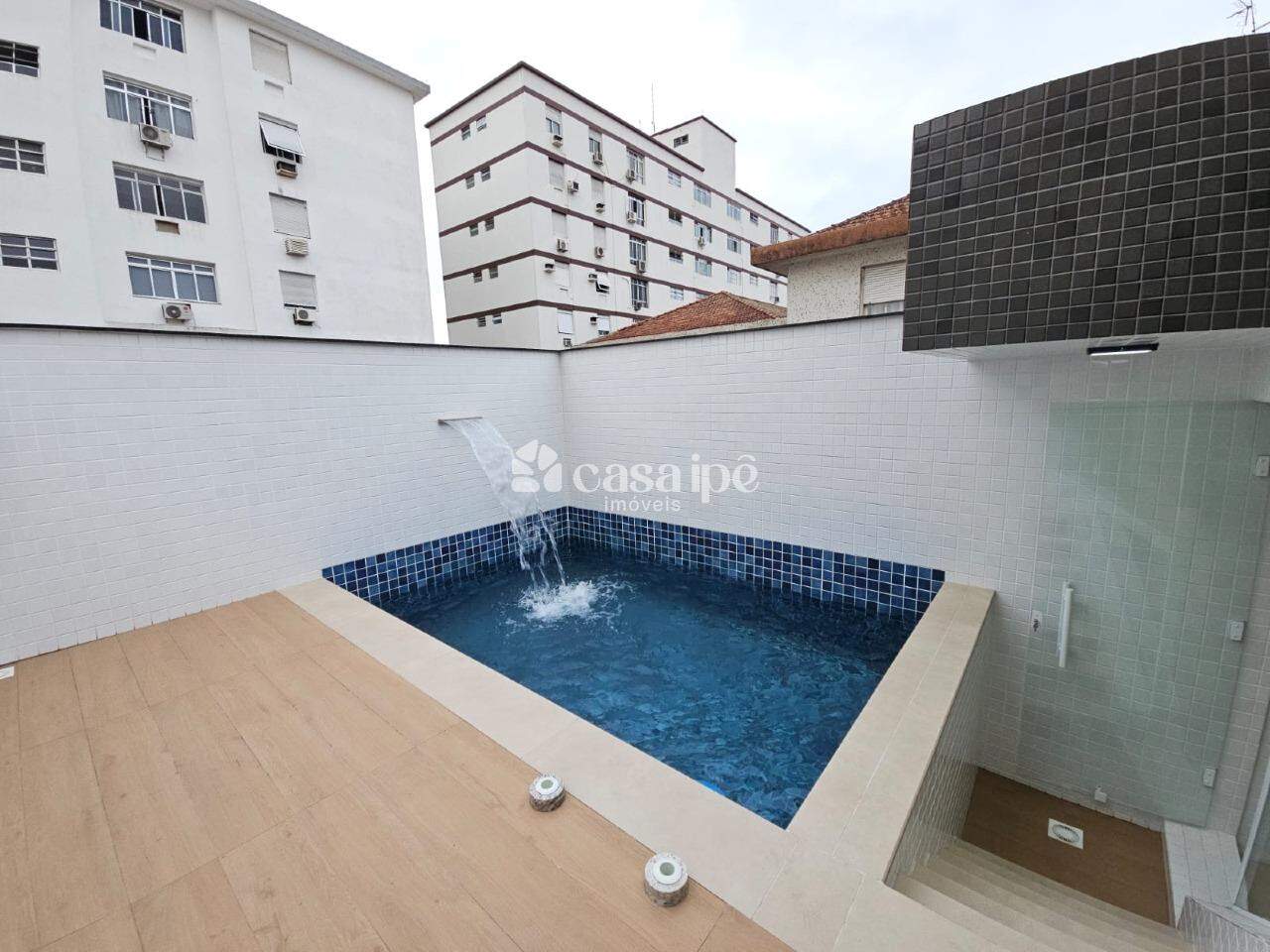 Casa Duplex à venda no Embaré: 