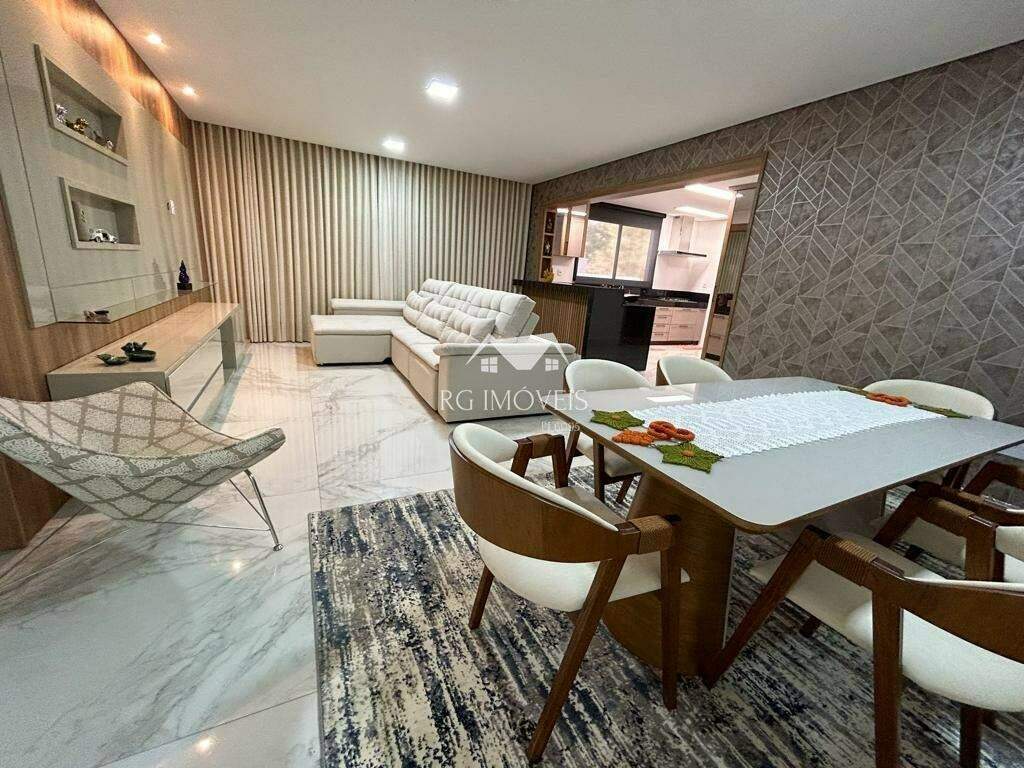 Apartamento à venda com 3 quartos, 135m² - Foto 1