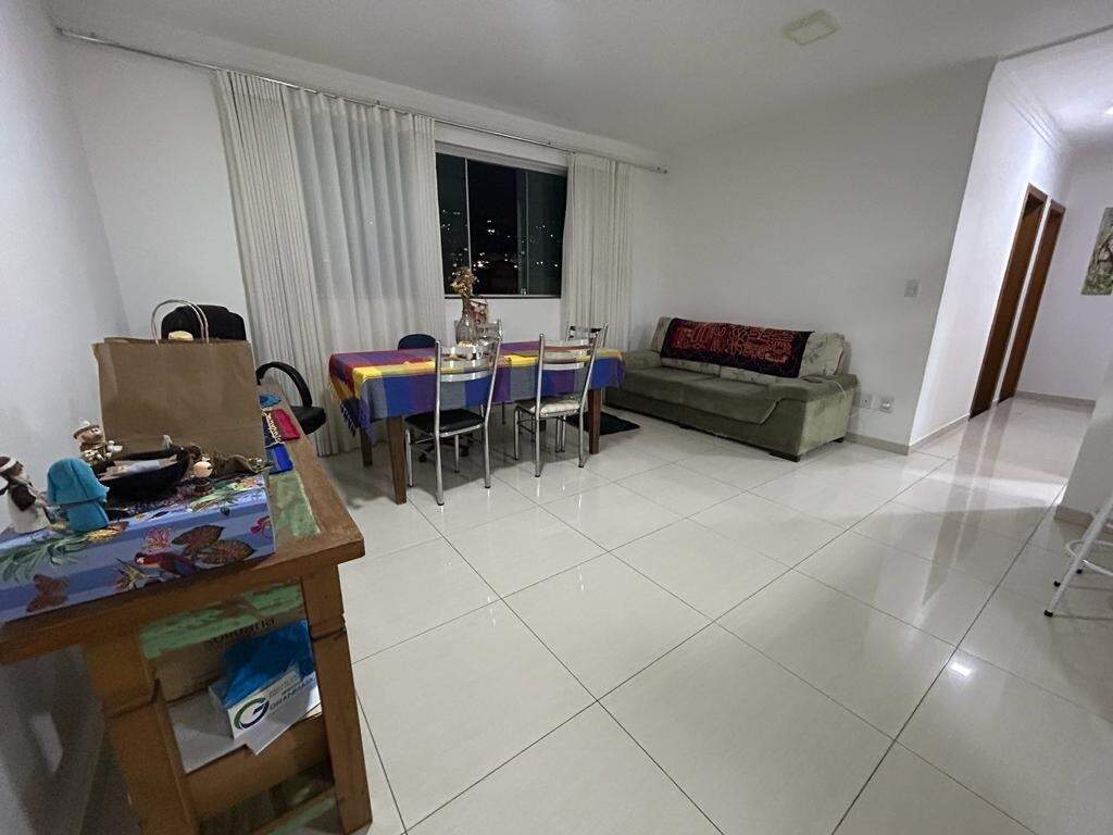 Apartamento à venda com 3 quartos, 105m² - Foto 1