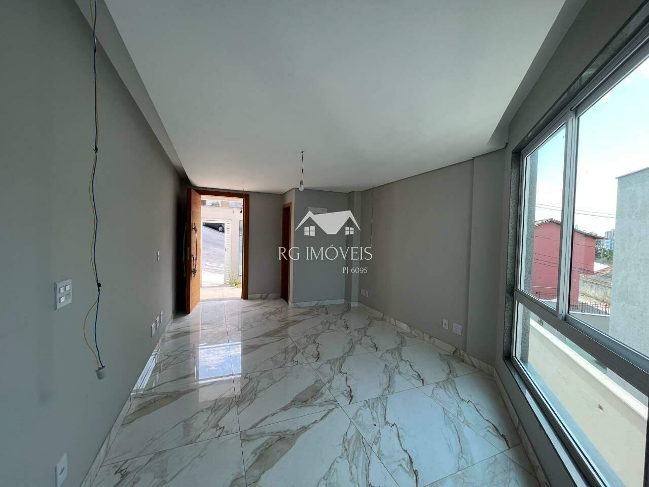 Casa à venda com 4 quartos, 195m² - Foto 3