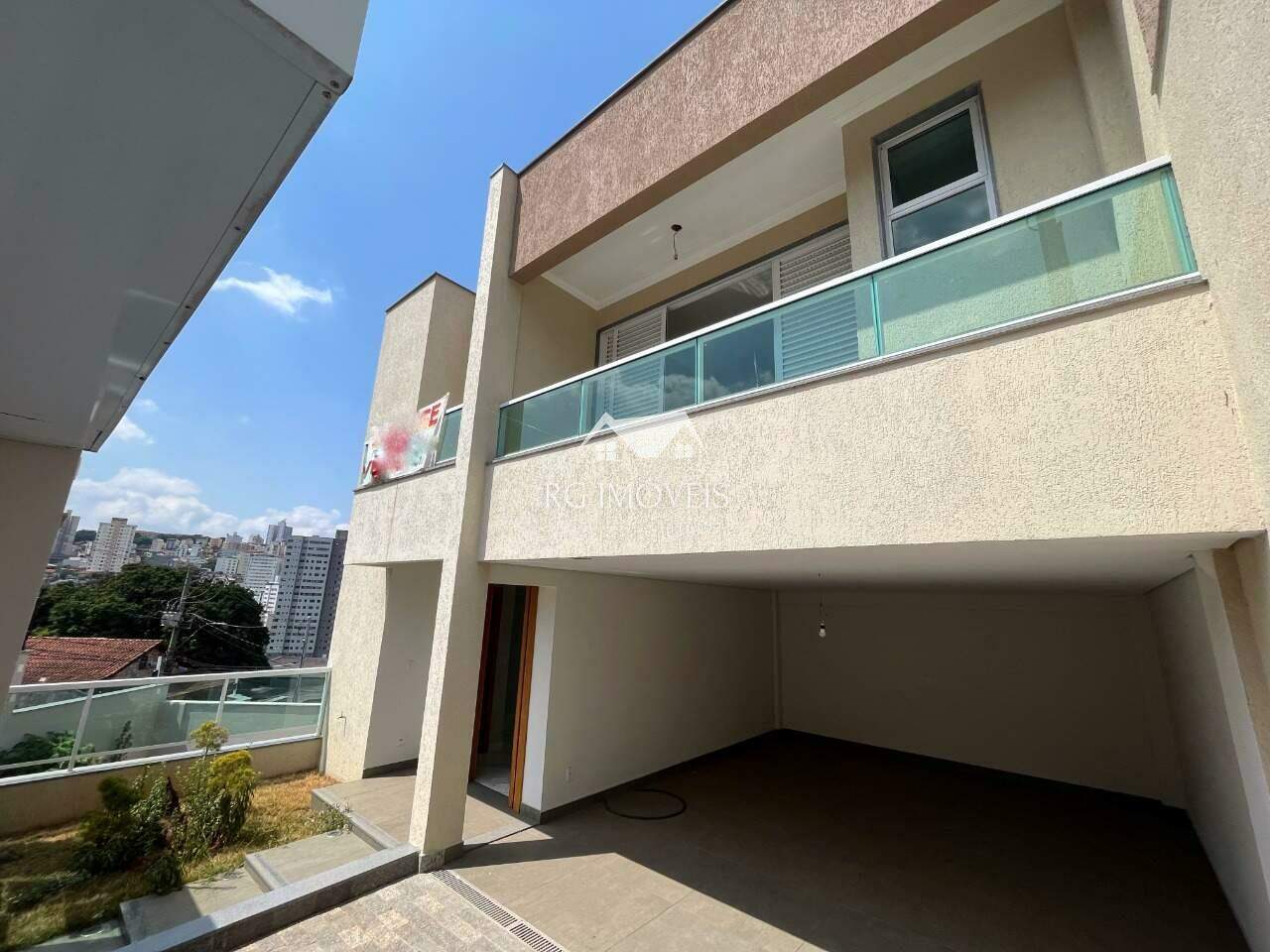 Casa à venda com 4 quartos, 195m² - Foto 1