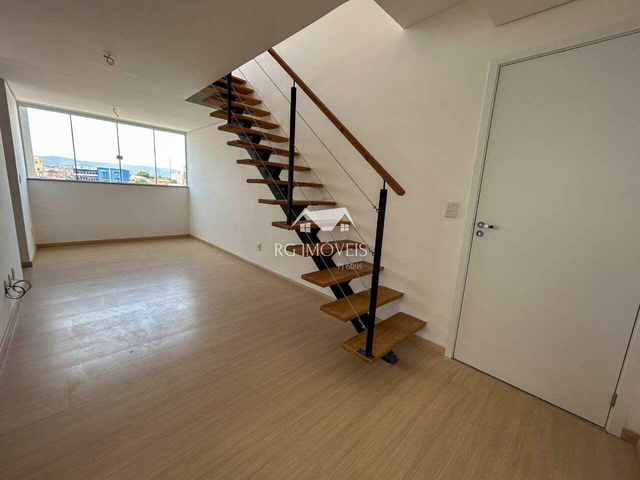 Cobertura à venda com 2 quartos, 105m² - Foto 1