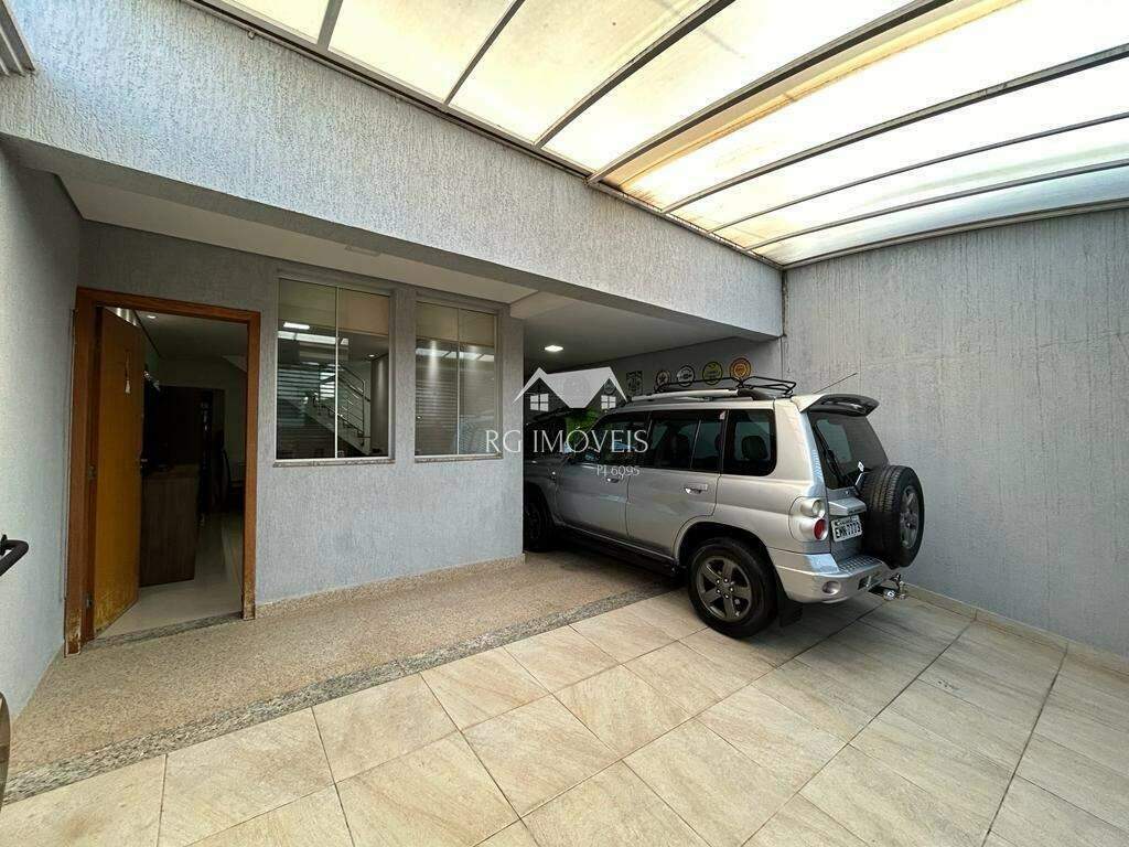 Casa à venda com 3 quartos, 156m² - Foto 1