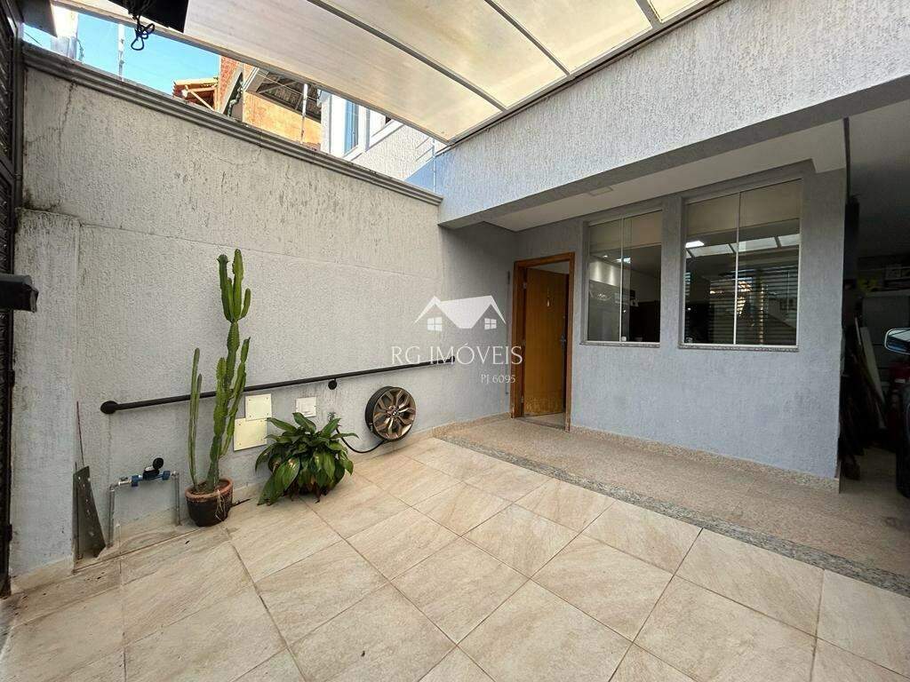 Casa à venda com 3 quartos, 156m² - Foto 2