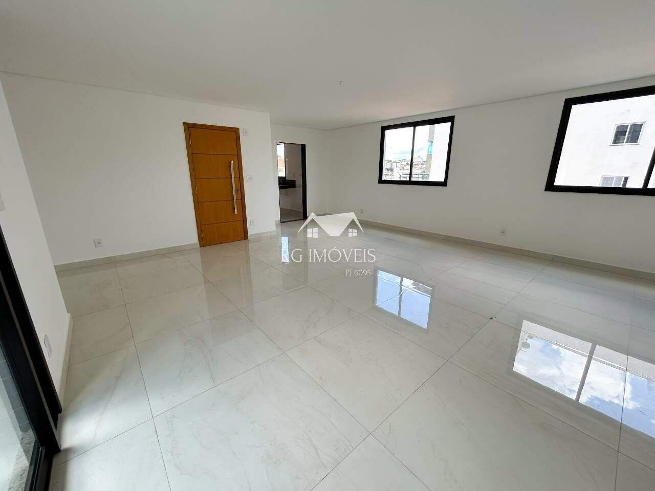 Apartamento à venda com 3 quartos, 158m² - Foto 3